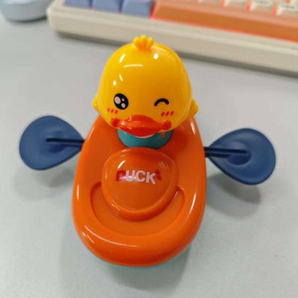 A Cartoon Yellow Duck Toy for Rowing, Made of Durable ABS Material, Does Not Require Electricity, Suitable for Pool Parties And Bathroom Use, a Great Choice for Birthday Gifts
